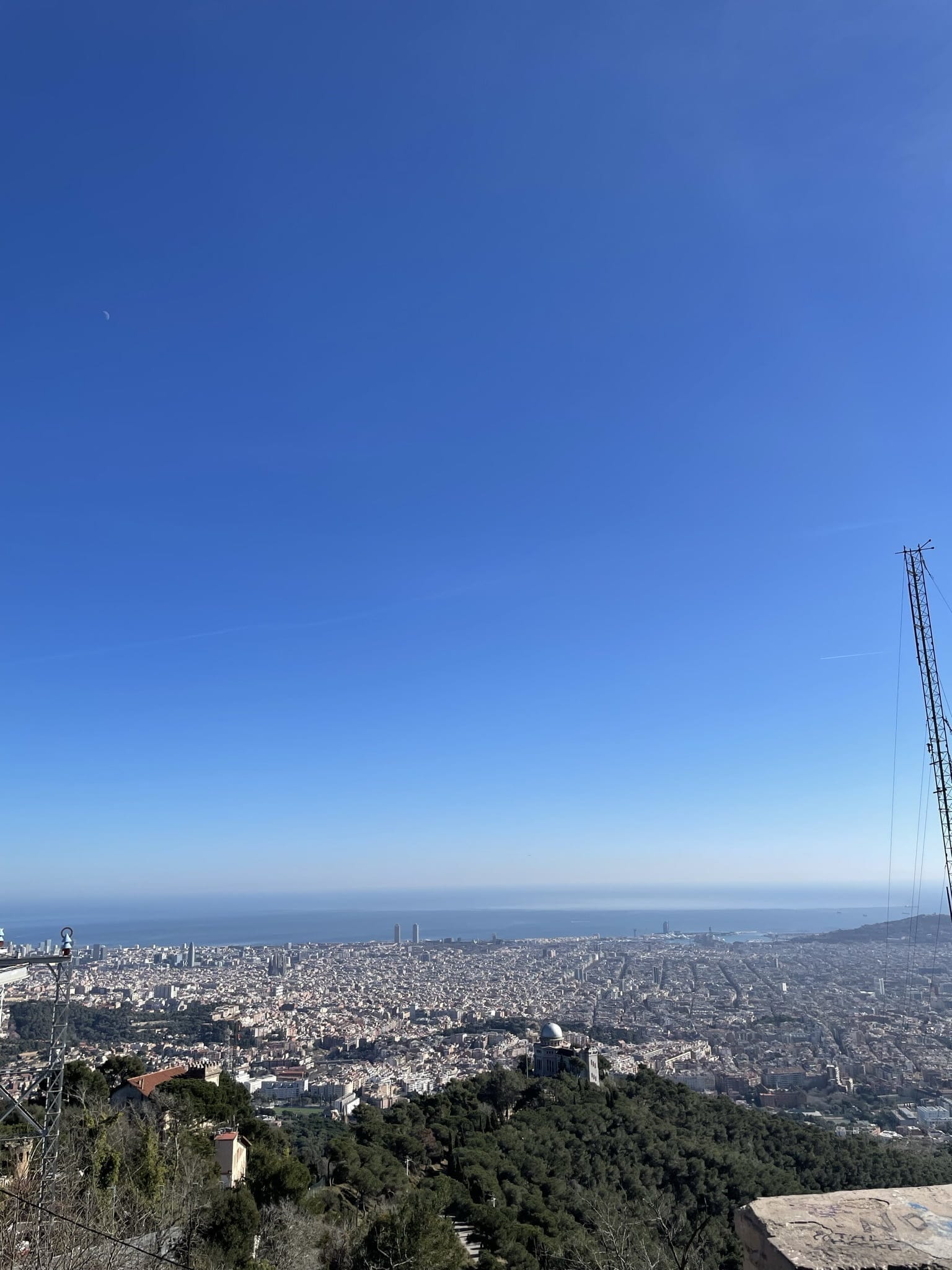 Top obiective turistice Barcelona : Vedere asupra Barcelonei de pe varful Tibidabo