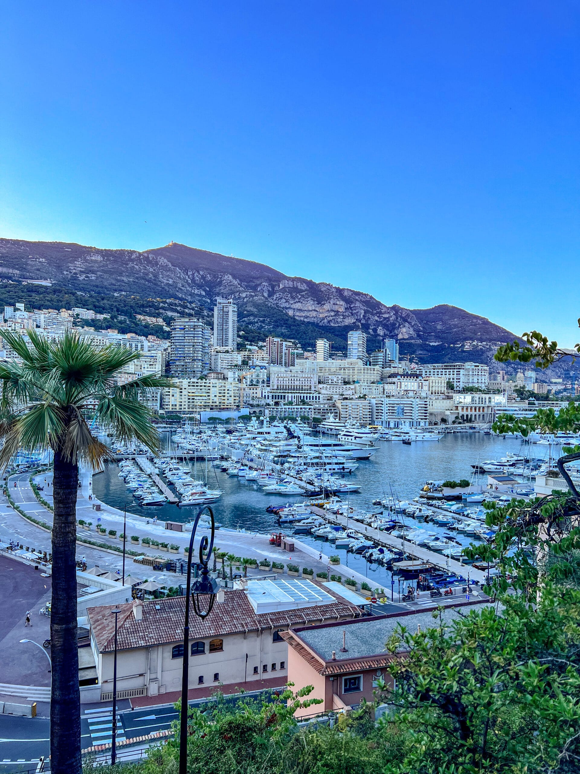 Drumul de la Port Hercule la Old Town
